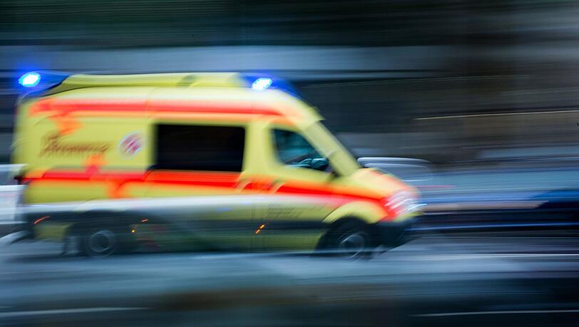Der Mann raste ohne Berechtigung mit Blaulicht durch München. (Symbolbild) Der Mann raste ohne Berechtigung mit Blaulicht durch München. (Symbolbild)