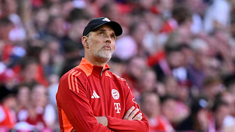 Thomas Tuchel wird es ab kommender Saison nicht mehr sein. Die Trainersuche des FC Bayern sorgt jetzt schon für erhebliche Schwierigkeiten in der Saisonplanung, während die Konkurrenz davonzieht.
