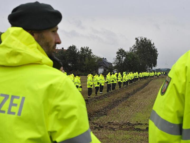 Die Polizi durchsucht Gebiete rund um Grefrath