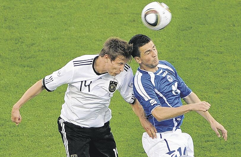 Der Bundestrainer schätzt die Spieleröffnung von Holger Badstuber. Der 23-jährige Abwehrchef vom FC Bayern hat bisher 19 Spiele gemacht und ein Tor geschossen.