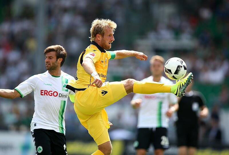 STEFAN AIGNER: NOTE 4. Der große Heilsbringer führte 1860 als Kapitän aufs Feld. Seinem Statement, dass er weder Messi noch Messias sei, ließ er heute den Beweis folgen: Auf der Zehn lief zwar ein bemühter &bdquo;Aiges&ldquo; auf, hatte aber kaum gelungene Szenen. Doch nur ein Mensch.