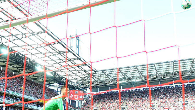Sven Ulreich: Note 3. In Madrid mit dem bittersten Moment der Saison als ihm der Rückpass von Tolisso durchrutschte. Holte sich in Köln gleich Selbstvertrauen (zurück) als er Teroddes Schuss parierte. Ansonsten auch bei Rückpässen, wenn das Publikum raunte, souverän und ohne Wackler. Sven Ulreich: Note 3. In Madrid mit dem bittersten Moment der Saison als ihm der Rückpass von Tolisso durchrutschte. Holte sich in Köln gleich Selbstvertrauen (zurück) als er Teroddes Schuss parierte. Ansonsten auch bei Rückpässen, wenn das Publikum raunte, souverän und ohne Wackler.