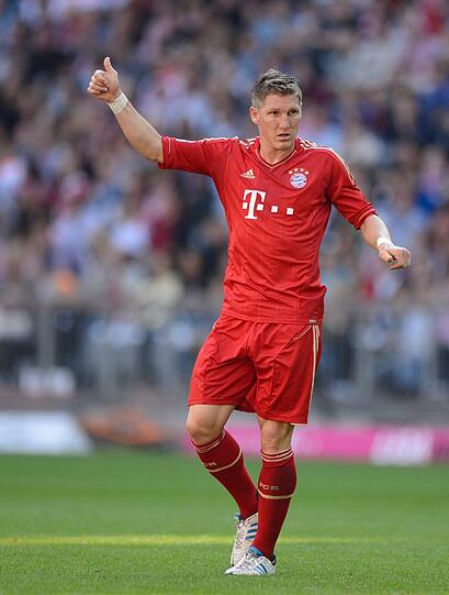 Bastian Schweinsteiger: Note 2. Erneut (Vor-)Denker und Lenker, viele Ballkontakte, allerdings auch kleine Konzentrationsschwächen. Bediente Ribéry einmal frech durchs Zentrum, der vergab aber fahrlässig.