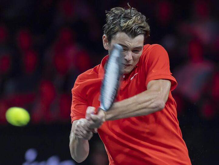 Taylor Fritz setzte sich überraschend gegen Dominic Thiem durch.