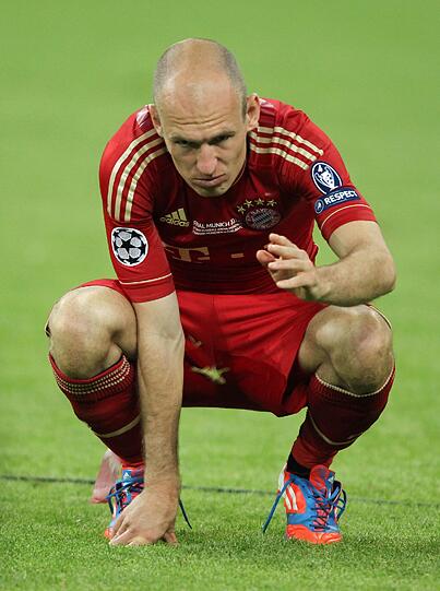 Arjen Robben am Boden. Auch er ist fassungslos.
