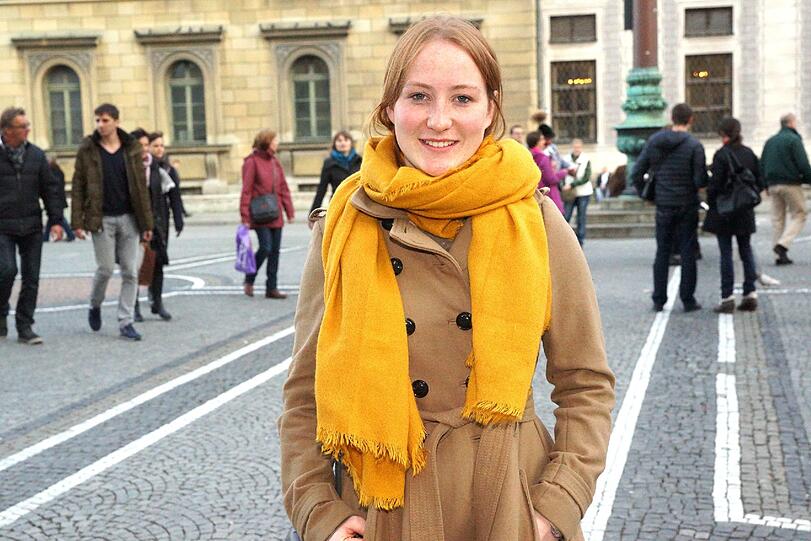 Lena Mehl (18), Studentin: &bdquo;Ich stimme für Olympia, weil wir schon zahlreiche Sportstätten haben, vor allem in Garmisch-Partenkirchen. Ich bin selbst skibegeistert, und es wäre schön, bei den Rennen dabei zu sein. Ich bin total glücklich, wenn die Spiele in München stattfinden.&ldquo;