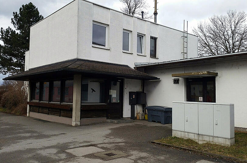 Polizisten haben das Büro des Fahrdienstleiters durchsucht.