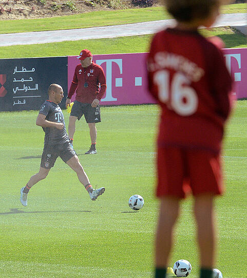 Die Bilder vom fünften Tag im Trainingslager des FC Bayern in Doha.