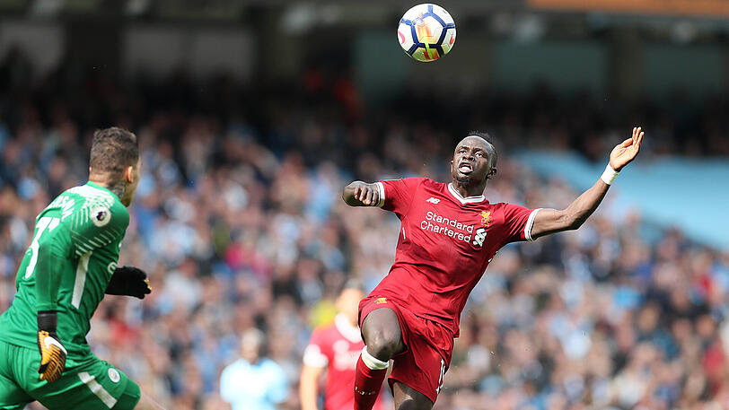 Stürmer Sadio Mané sah in der 37. Minute nach einem Tritt ins Gesicht von City-Keeper Ederson die Rote Karte.