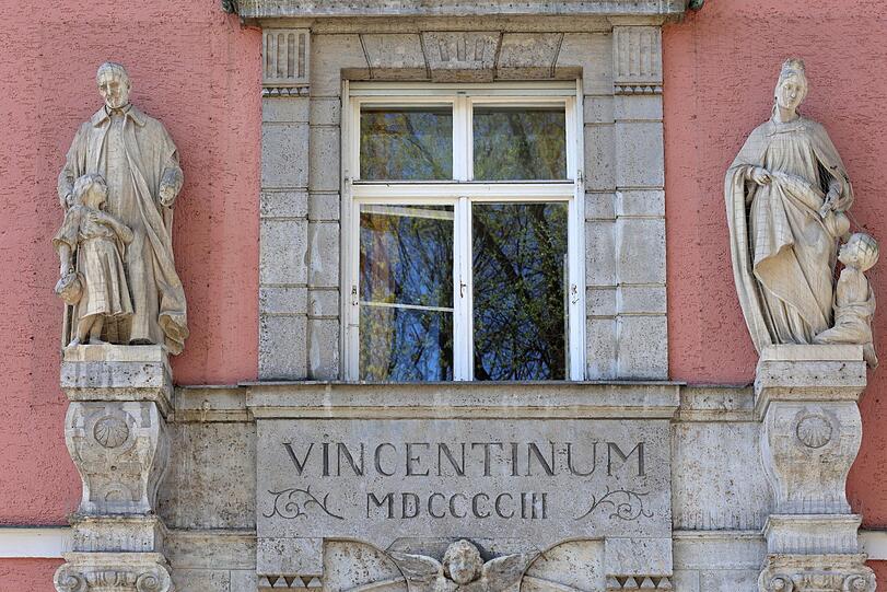 Der Eingang des 1903 von Gabriel von Seidl erbauten Vincentinums.