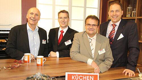 Die neuen Chefs der Küchen-Quelle: Alexander Fackelmann, Christian Bühler, Bernd Warnick, Hannes Streng (v.li.). Die neuen Chefs der Küchen-Quelle: Alexander Fackelmann, Christian Bühler, Bernd Warnick, Hannes Streng (v.li.).