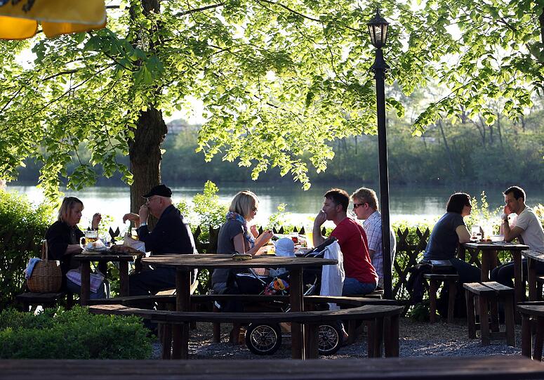 Was will man mehr? Ein Platz an der Sonne und direkt am Langwieder See.