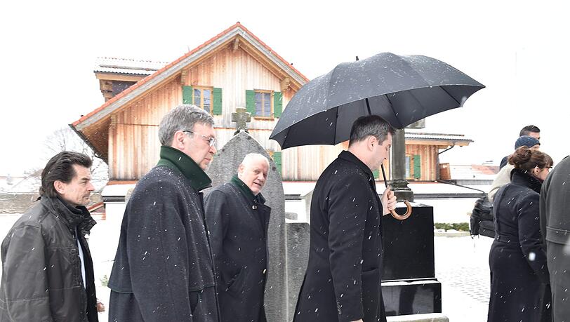 Ministerpräsident Markus Söder auf dem Weg zum Gedenkgottesdienst. Ministerpräsident Markus Söder auf dem Weg zum Gedenkgottesdienst.