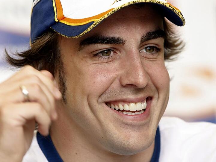 Freut sich schon auf seinen neuen Arbeitgeber: Der zweimalige Weltmeister Fernando Alonso, der wohl spätestens 2011 für Ferrari fahren wird.