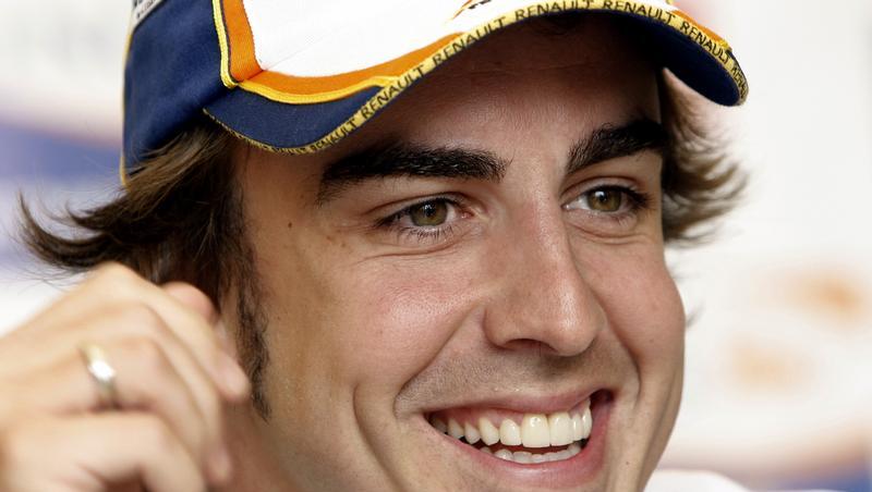 Freut sich schon auf seinen neuen Arbeitgeber: Der zweimalige Weltmeister Fernando Alonso, der wohl spätestens 2011 für Ferrari fahren wird. Freut sich schon auf seinen neuen Arbeitgeber: Der zweimalige Weltmeister Fernando Alonso, der wohl spätestens 2011 für Ferrari fahren wird.