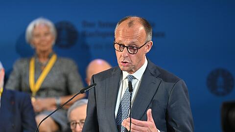 Bundeskanzler Friedrich Merz (CDU) hat bei der Karlspreis-Verleihung in Aachen Reformen angemahnt.
