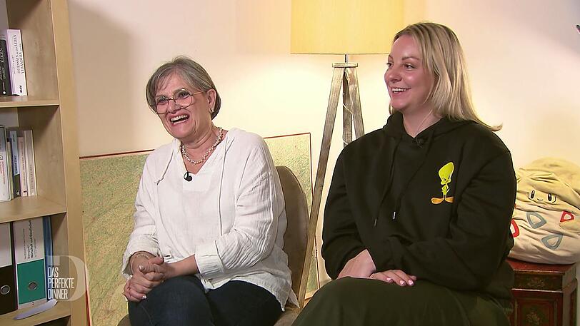 Elena und Michelle schw&auml;rmen vom Nachtisch.