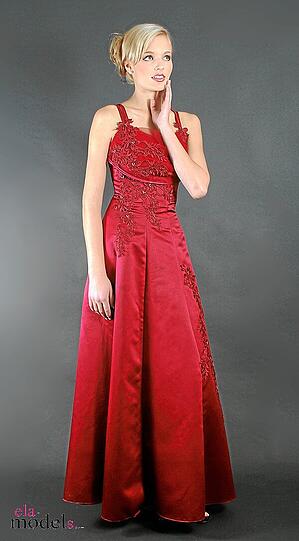 Auch im Abendkleid macht die bayerische Blondine eine gute Figur.