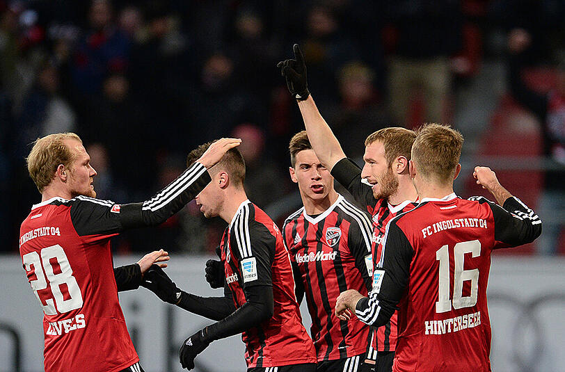 Den Rückstand in eine Führung verwandelt. Der FC Ingolstadt jubelt über das zwischenzeitliche 2:1 durch Moritz Hartmann
