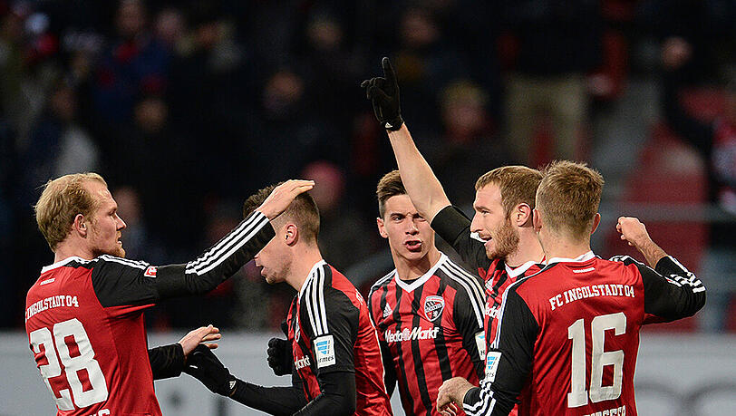 Den Rückstand in eine Führung verwandelt. Der FC Ingolstadt jubelt über das zwischenzeitliche 2:1 durch Moritz Hartmann Den Rückstand in eine Führung verwandelt. Der FC Ingolstadt jubelt über das zwischenzeitliche 2:1 durch Moritz Hartmann