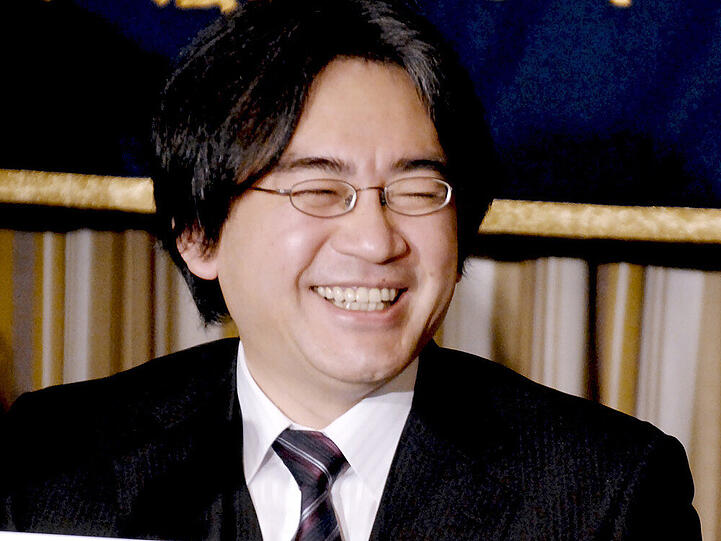 Satoru Iwata auf einer Pressekonferenz im April 2009