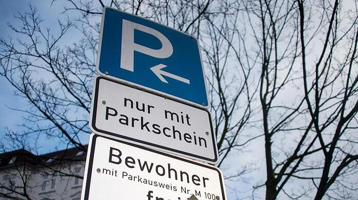 In der Altstadt ("Blaue Zone") kostet das Parken zwischen 19 Uhr und 23 Uhr künftig mehr.