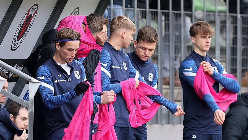Unter anderem Lorenz Knöferl (li.) und Alexander Freitag (2.v.r.) könnten den TSV 1860 in diesem Sommer noch verlassen.