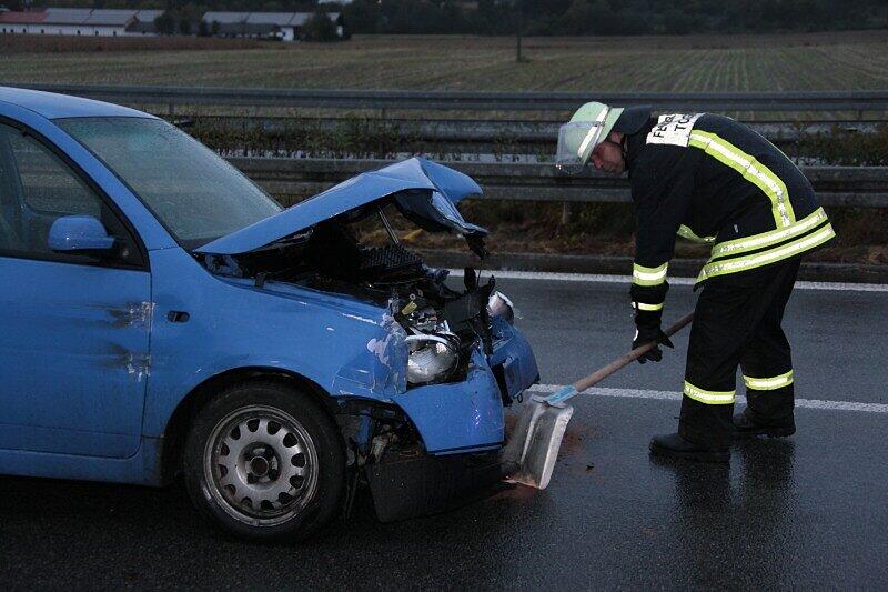 Auf der A94 bei Altötting hat sich am Freitagmorgen ein Verkehrsunfall ereignet, bei dem eine Person leicht verletzt wurde.