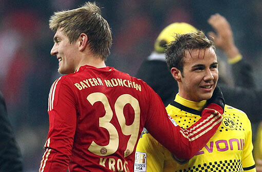 Götze besitzt in Dortmund zwar noch bis 2016 einen
Vertrag, kann den BVB aber für eine festgeschriebene Ablösesumme von
angeblich 37 Millionen Euro verlassen.