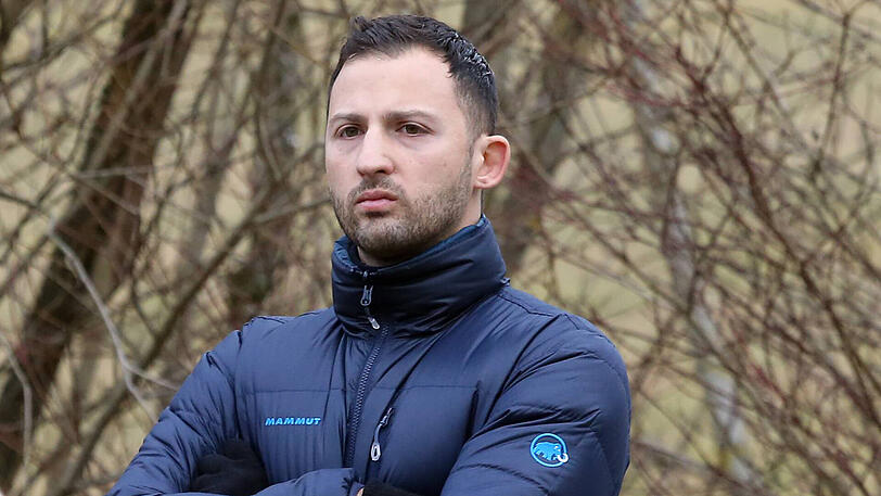 Domenico Tedesco schloss die Ausbildung zum Fußballlehrer im März 2016 als Jahrgangsbester mit der Note 1,0 ab - vor Hoffenheims Chefcoach Julian Nagelsmann.