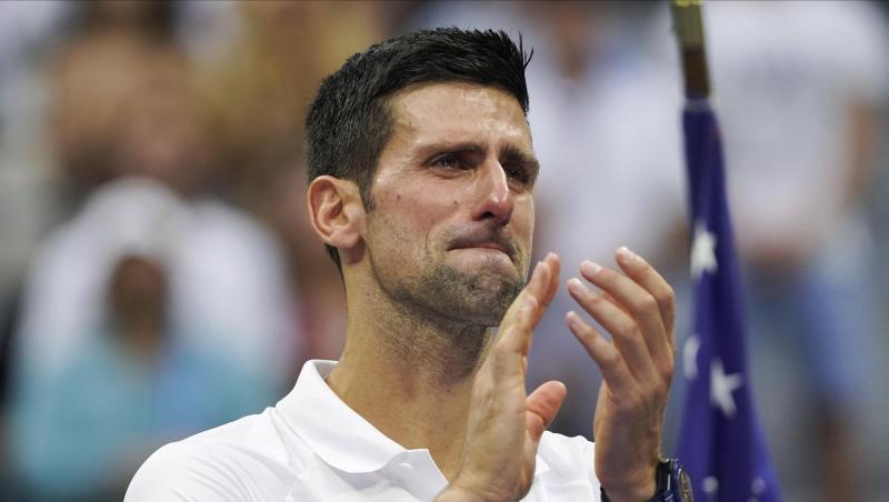 Ein geschlagener Novak Djokovic konnte die Tränen nicht zurückhalten.
