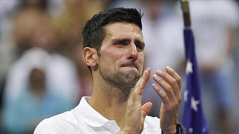 Ein geschlagener Novak Djokovic konnte die Tränen nicht zurückhalten.