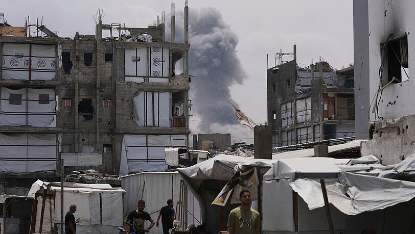 Rauch steigt auf von einem israelischen Luftangriff in Dschabalia, nördlicher Gazastreifen.