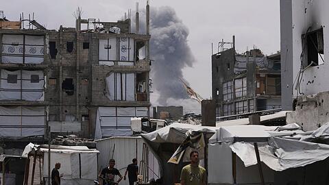 Rauch steigt auf von einem israelischen Luftangriff in Dschabalia, nördlicher Gazastreifen.