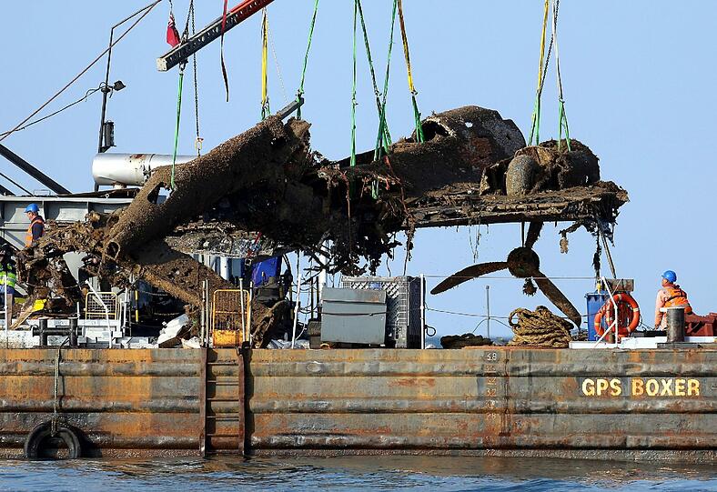 Nach mehr als 70
Jahren auf dem Grund des Ärmelkanals ist ein im Zweiten Weltkrieg
von britischen Truppen abgeschossener deutscher Bomber vom Typ
Dornier Do 17 geborgen worden.