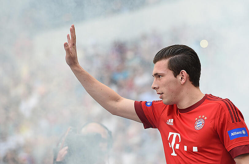 Der FC Bayern hat Pierre-Emile Höjbjerg an den FC Schalke 04 ausgeliehen.
