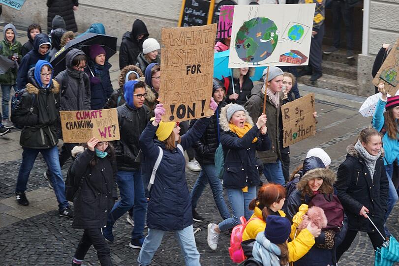 Rund 10.000 Schüler demonstrierten am Freitag (15. März) in München für einen bessere Klimapolitik.