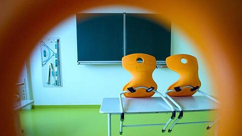 Der bis Ende Januar befristete Lockdown wird bis Mitte Februar verlängert - solange sollen auch die Schulen dicht bleiben.