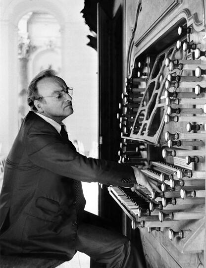 Karl Richter 1977 an der Orgel in Ottobeuren. Karl Richter 1977 an der Orgel in Ottobeuren.