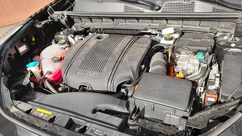 Doppel-Aggregat: Benziner und  E-Motor leisten zusammen 261 PS.