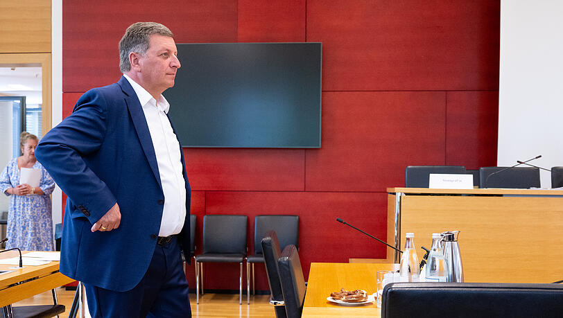 Bayerns amtierender Verkehrsminister Christian Bernreiter (CSU) im Untersuchungsausschuss zur Zweiten Münchner Stammstrecke. Bayerns amtierender Verkehrsminister Christian Bernreiter (CSU) im Untersuchungsausschuss zur Zweiten Münchner Stammstrecke.