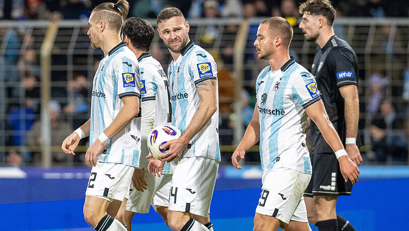 Nicht immer schön, aber dafür erfolgreich: Die Löwen um Sigurd Haugen, Kevin Volland, Patrick Hobsch und Marvin Rittmueller (v.l.) schleichen in der Tabelle nach oben. Nicht immer schön, aber dafür erfolgreich: Die Löwen um Sigurd Haugen, Kevin Volland, Patrick Hobsch und Marvin Rittmueller (v.l.) schleichen in der Tabelle nach oben.