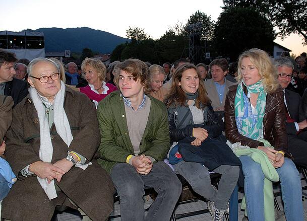 Mit dem Verleger Hubert Burda (li.) hat Maria Furtwängler zwei Kinder: Jacob und Elisabeth, hier im Jahr 2010. Mit dem Verleger Hubert Burda (li.) hat Maria Furtwängler zwei Kinder: Jacob und Elisabeth, hier im Jahr 2010.