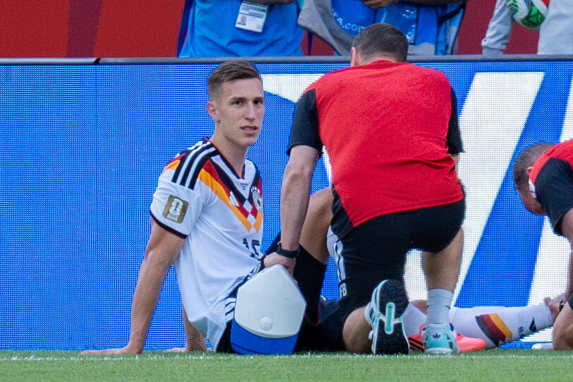 Nico Schlotterbeck verletzte sich am Samstag im zweiten WM-Gruppenspiel gegen die Elfenbeinküste. Nico Schlotterbeck verletzte sich am Samstag im zweiten WM-Gruppenspiel gegen die Elfenbeinküste.