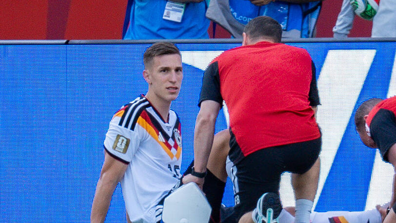 Nico Schlotterbeck verletzte sich am Samstag im zweiten WM-Gruppenspiel gegen die Elfenbeinküste. Nico Schlotterbeck verletzte sich am Samstag im zweiten WM-Gruppenspiel gegen die Elfenbeinküste.