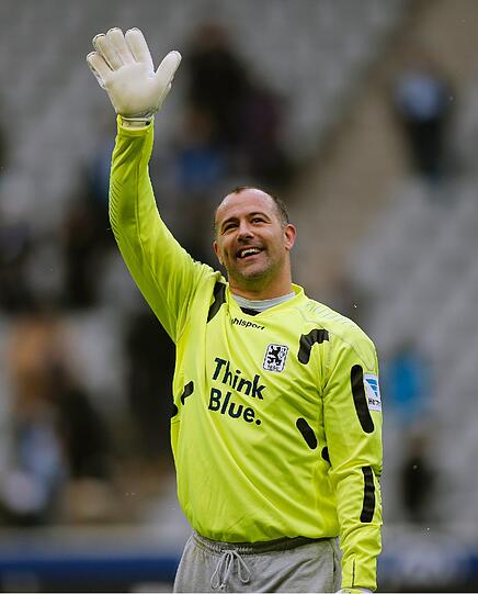 Gabor Kiraly - Note 3,00: Als Torhüter des TSV 1860 gehört er regelmäßig zu den Notenbesten, wird von allen Sportportalen ganz vorne platziert. Bei den Löwen muss der ungarische Nationaltorhüter keine Konkurrenz fürchten, patzte im bisherigen Saisonverlauf nur am 1. Spieltag bei der Partie gegen den FC St. Pauli. Ansonsten Durchschnitt bis überragend. König Gabor, ein verdienter Sieger. Mal wieder.