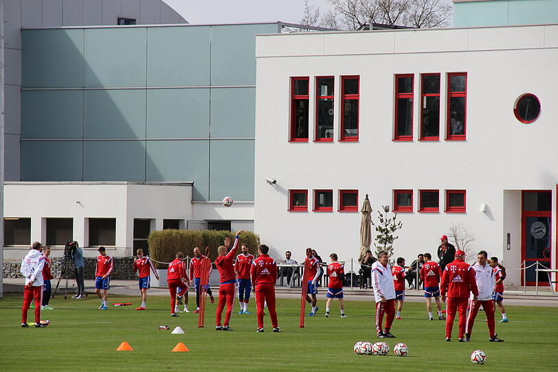 Am Dienstag gab's an der Säbener Straße ein öffentliche Trainingseinheit. Hier gibt's die Bilder!