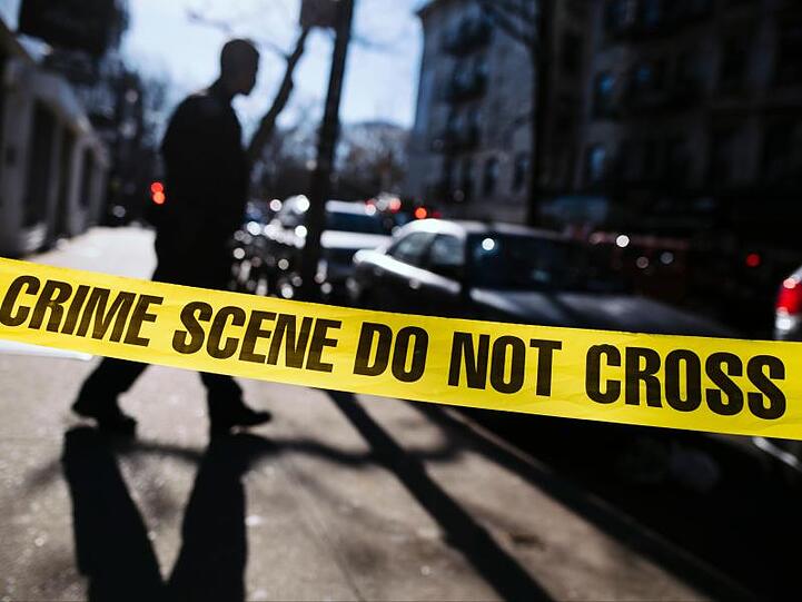 Ein Tatort in New York ist mit Flatterband abgesperrt (Archiv).
