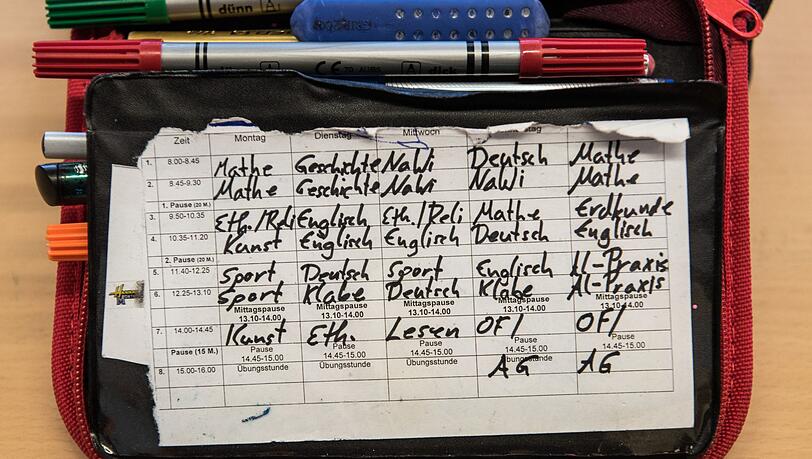 Wie der Stundenplan in der f&uuml;nften Klasse aussieht, h&auml;ngt von der Schulform ab - und die wiederum vom &Uuml;bertrittszeugnis. (Symbolbild)