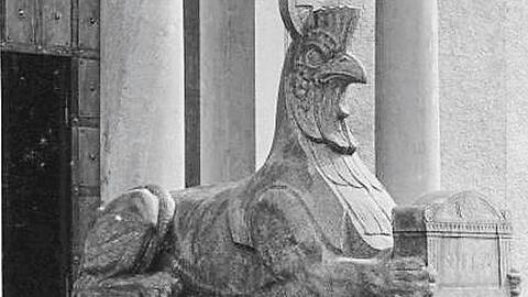 So sieht eine der Statuen aus, die jetzt nach dem Willen der CSU rekonstruiert werden soll.